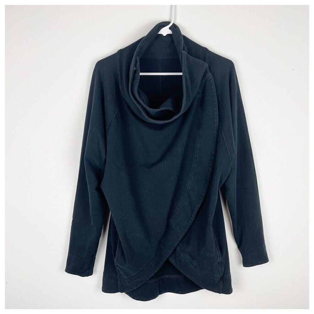 Lululemon Cocoon Wrap in Heathered black size 6 pockets